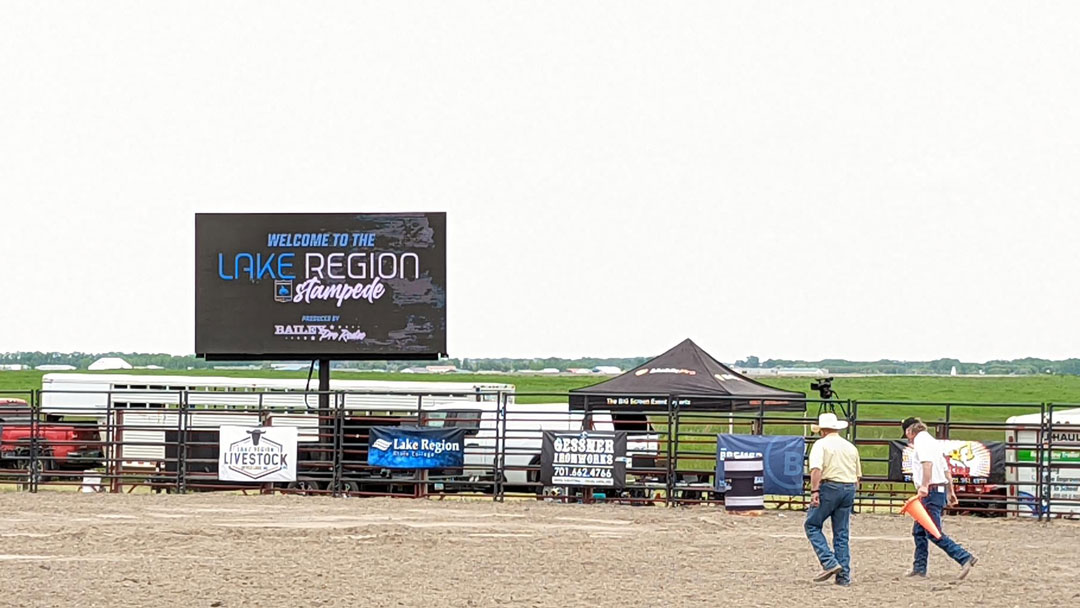 Mobile Pro Fargo LED Screen Rental: Highlighting Mobile Pro's LED screen rental services in Fargo, offering high-quality LED screens for a range of events and applications.